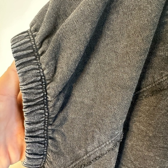 Anthropologie Pilcro Dark Gray Cropped V-Neck Women’s Shirt Size Small - Picture 9 of 11